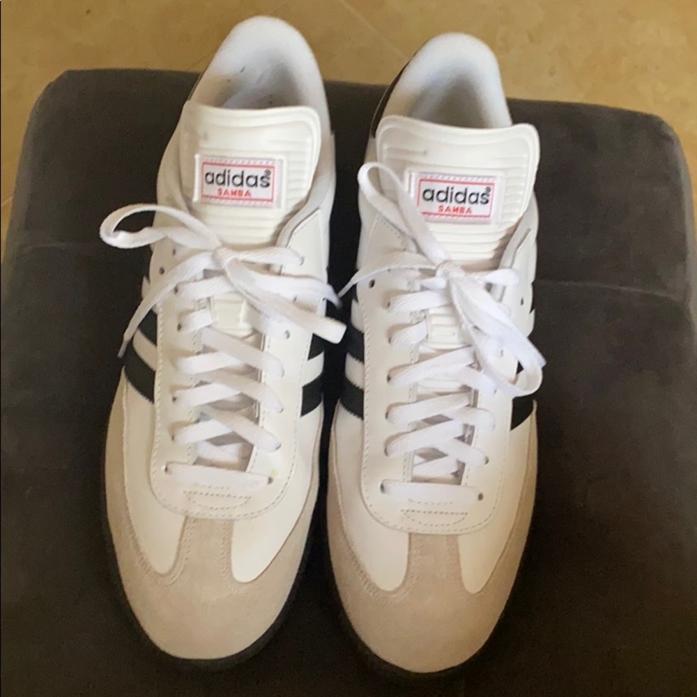 Casual sneakers
